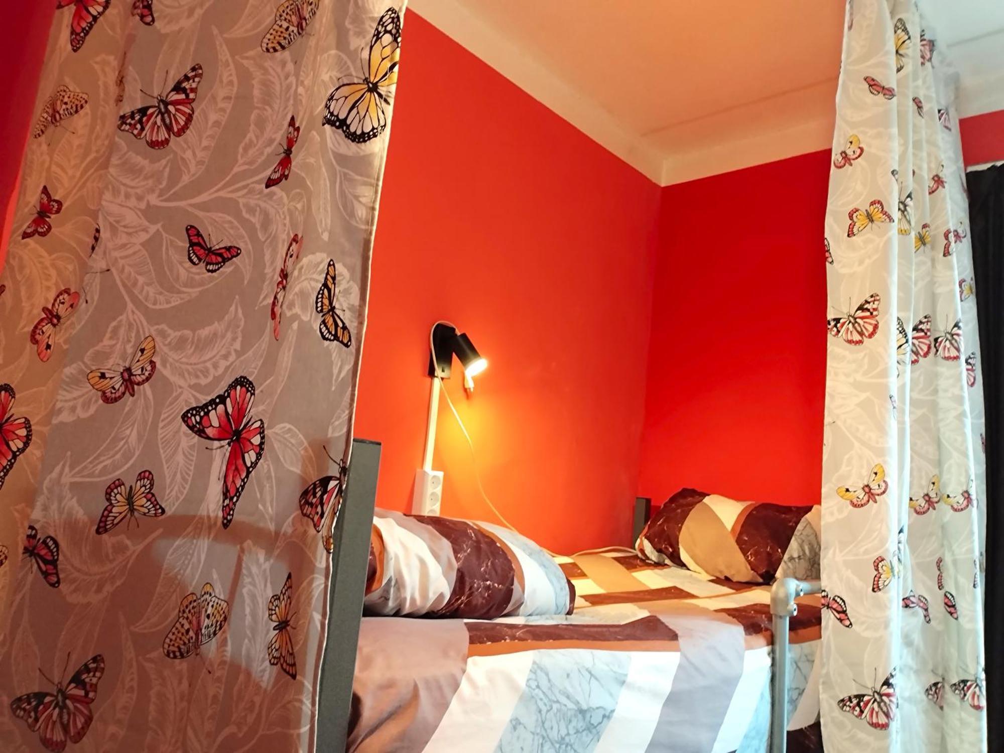 "No Party & Many Rules" Hostel N1 Sofia Bagian luar foto